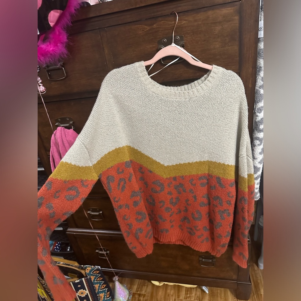 Large sweater with cheetah print